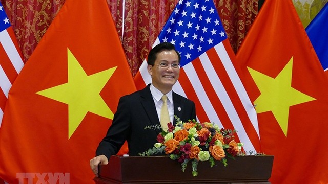 越南驻美国大使何金玉在典礼上发言。（图片来源：越通社）