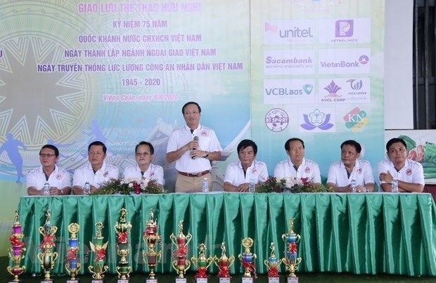 越南驻老挝大使阮伯雄在活动上讲话。