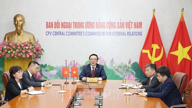 越共中央对外部部长黄平君与多米尼加左派团结运动党总书记米格尔·梅希亚举行视频会谈。