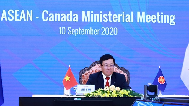 越政府副总理兼外长范平明出席东盟与加拿大外长会议。