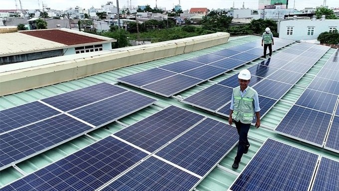 附图：2020年前8个月全国所安装的屋顶太阳能发电系统2.5万个。  