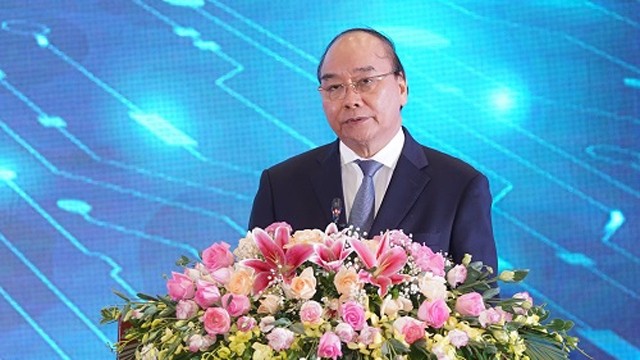 阮春福总理在会上发表讲话。