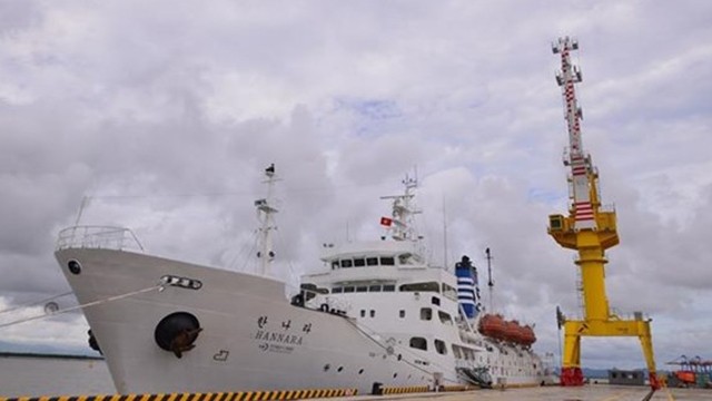 Hannara号训练舰抵达海防市廷武港MPC码头。（图片来源：越通社）