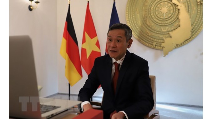 越南驻德国大使阮明武出席视频座谈会。