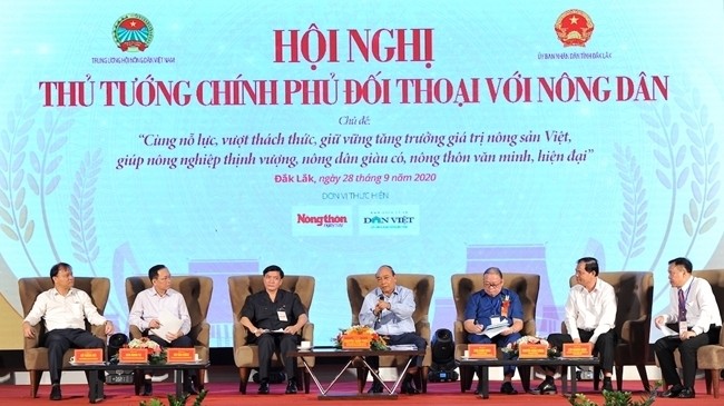 阮春福总理和中央各部门、行业代表。（图片来源：人民公安报）