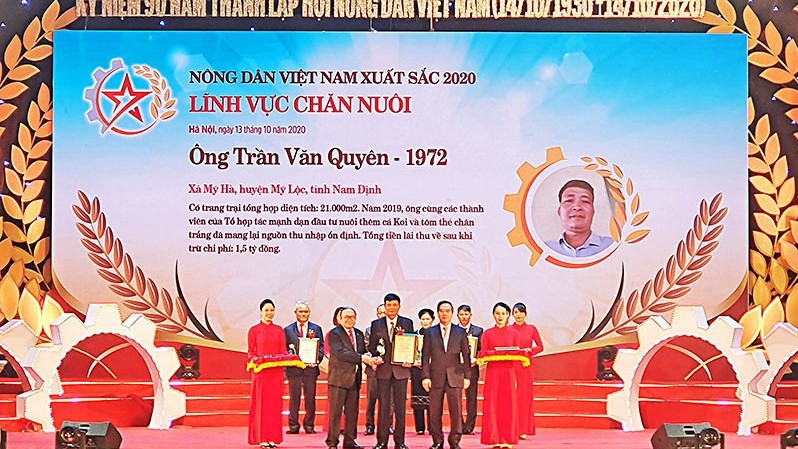 荣获表彰的越南优秀农民。（图片来源：人民报网）