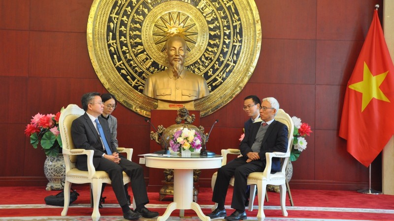 越南驻华大使范星梅会见重庆市副市长李波。