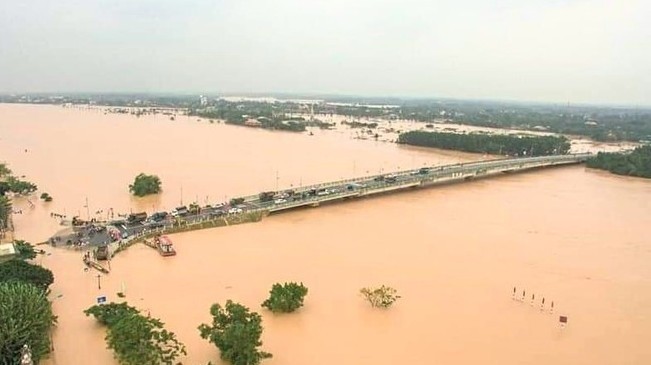 广治省2020年10月遭受洪水突击。（图片来源：青年报）