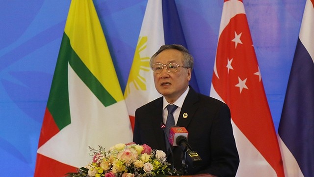 越南最高人民法院院长阮和平在会上发言。