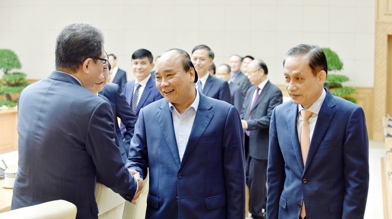 阮春福总理会见越南驻外使节。（图片来源：人民报网）