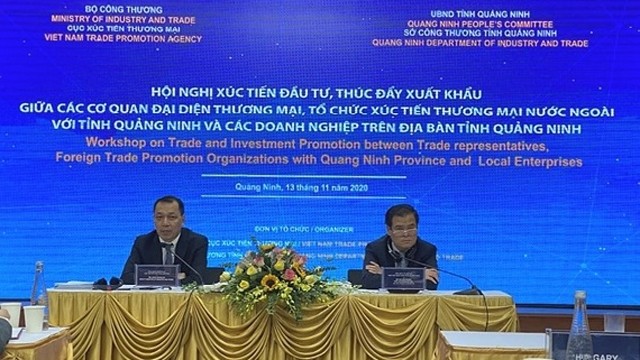 工贸部副部长邓黄安和广宁省人委会副主席裴文康出席会议。