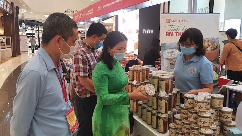 展销会展示了许多越南农产品。