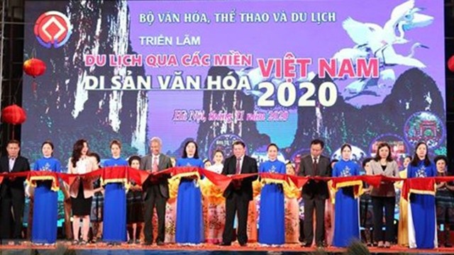 题为“2020年越南文化遗产区域旅游”的展览会开幕式。