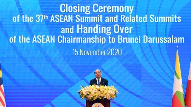 阮春福总理在第37届东盟峰会闭幕式上致辞。