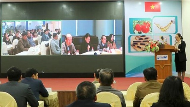 中国上海市科技创业中心副主任、上海科技企业孵化协会秘书长黄丽宏发表讲话。