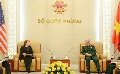 越南国防部副部长阮志咏会见美国国际开发署驻越代表。
