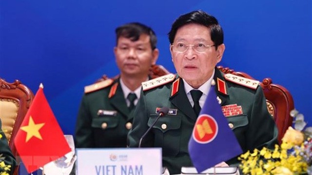 越南国防部部长吴春历大将在会上发表讲话。（图片来源：越通社）