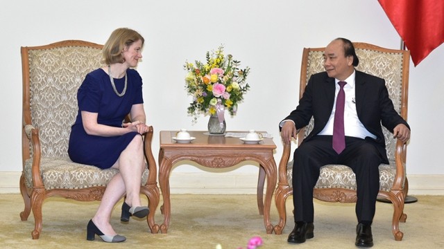 阮春福总理会见新西兰驻越南大使温迪•马修斯。（陈海 摄）