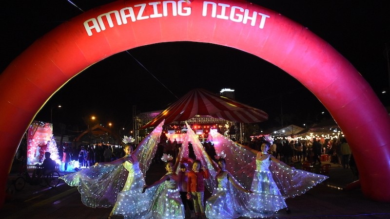 迎接2021年—神奇之夜艺术晚会在岘港市举行