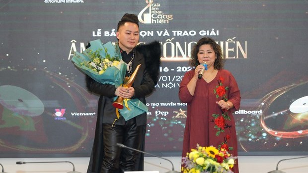 男歌手松阳已荣获3个奖项。