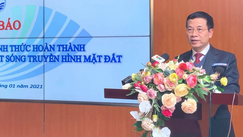 越南通信传媒部部长阮孟雄在新闻发布会上发表讲话。