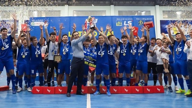 泰山南足球队在胡志明市Futsal公开赛中获冠军。