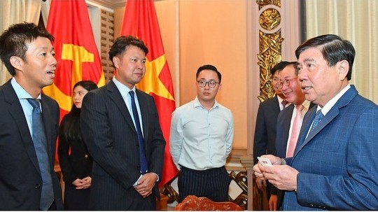 阮成峰先生会见优衣库公司（越南）总经理Osamu Ikezoe。