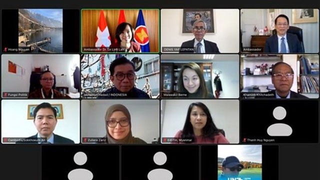 越南驻瑞士大使馆主持伯尔尼东盟委员会主席职务视频交接仪式。（图片来源：越通社）