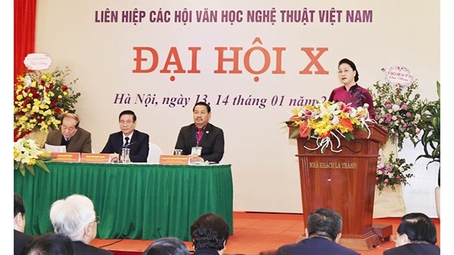 国会主席阮氏金银发表讲话。（图片来源：越通社）