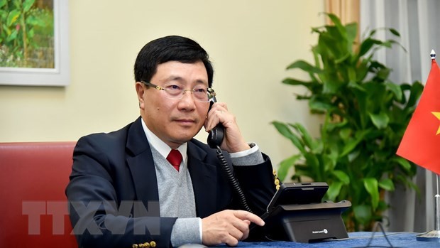 政府副总理兼外交部长范平明与文莱外交与贸易部第二部长艾瑞万通电话。