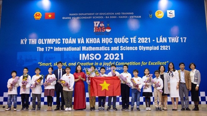 越南代表团荣获奖牌。（图片来源：劳动报）