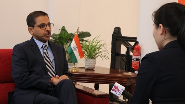 印度驻越南大使普拉奈•维尔马接受记者的采访。