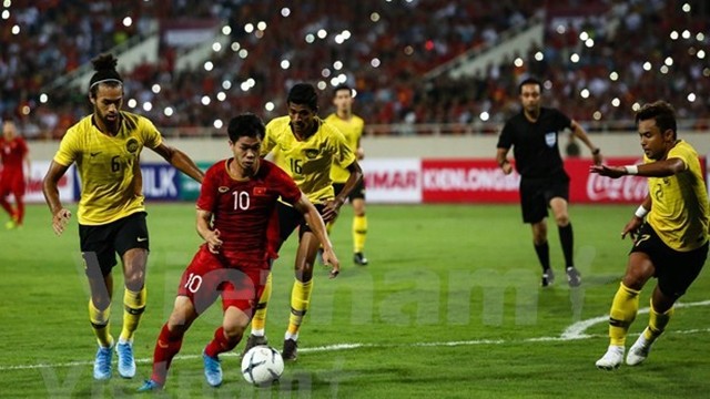 附图：越南队与马来西亚队的比赛。（图片来源：越通社）