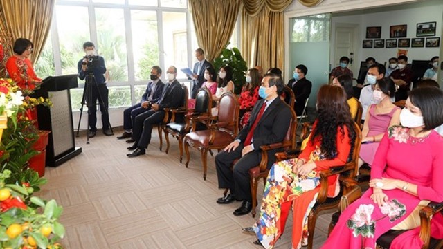 越南驻新加坡大使陶氏清香发表讲话。
