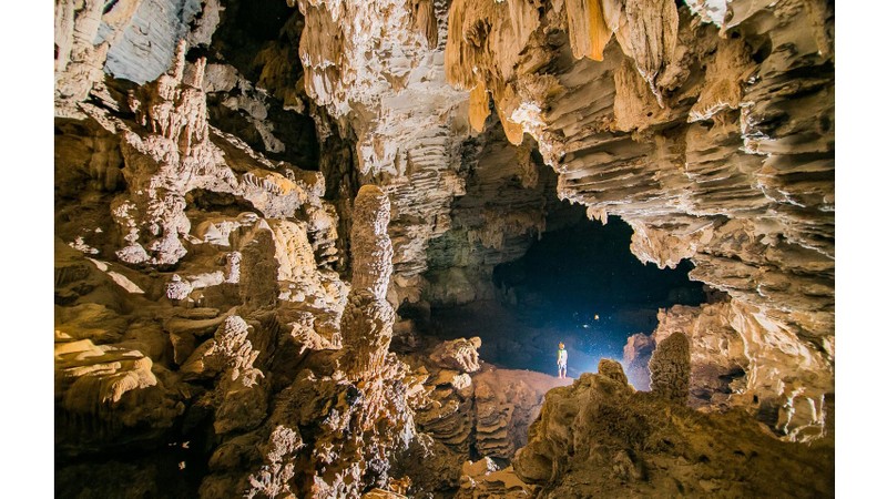 越南广平省秀兰洞：充满自然的野性和神奇之美。 