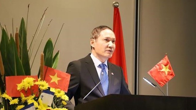 越南驻以色列大使杜明雄在会上致辞。