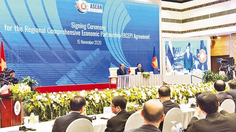 阮春福总理出席《区域全面经济伙伴关系协定》签字仪式。