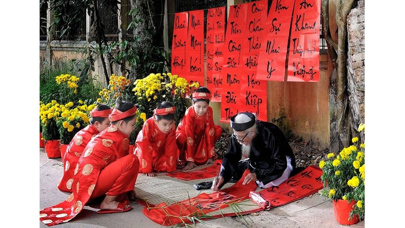 新春送字求字习俗——越南优良的传统文化。