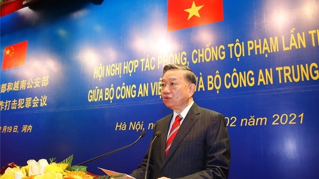 越南公安部部长苏林在会上发言。