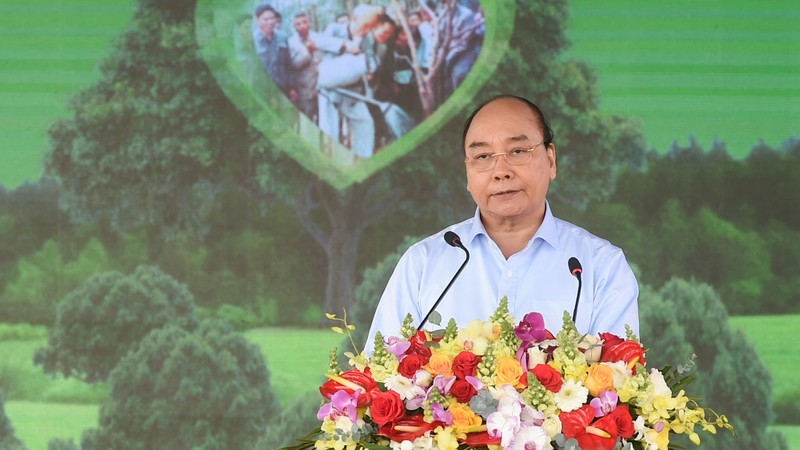 阮春福总理出席在富安省举行的永远铭记胡伯伯功劳植树节启动仪式。（图片来源：VGP）