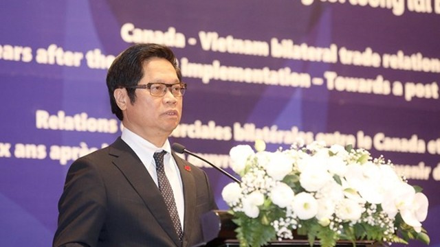越南工商会主席武进禄在会上发言。