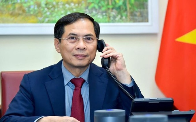 越南外交部常务副部长裴青山与美国国家安全委员会亚洲事务主管坎贝尔通电话。