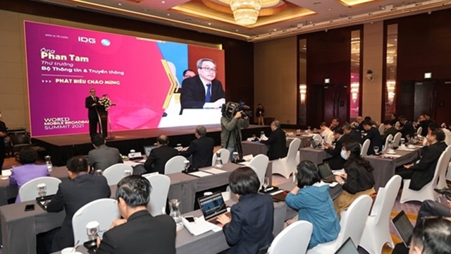 固定和移动宽带研讨会以“第五代移动通信（5G）和宽带设施的发展助力推进越南数字化转型”为题。