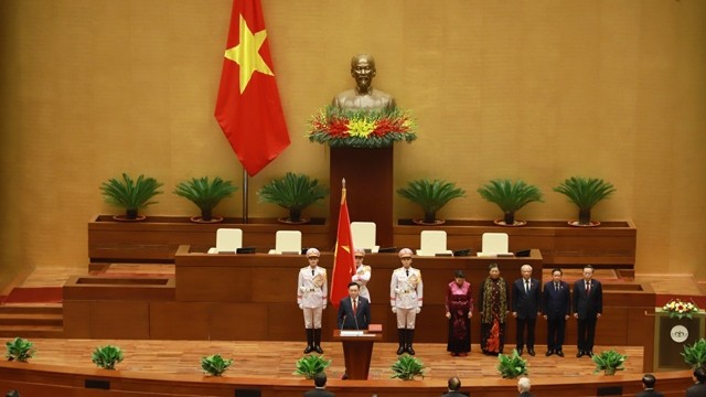 国会主席、国家选举委员会主席王廷惠宣誓就职。（陈海 摄）
