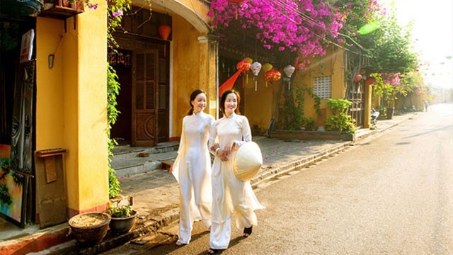 附图：越南国内旅游业已重新启动，出现许多积极的信号。