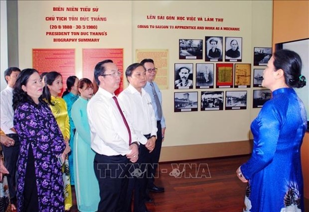 胡志明市领导代表团参观孙德胜博物馆。（图片来源：越通社）