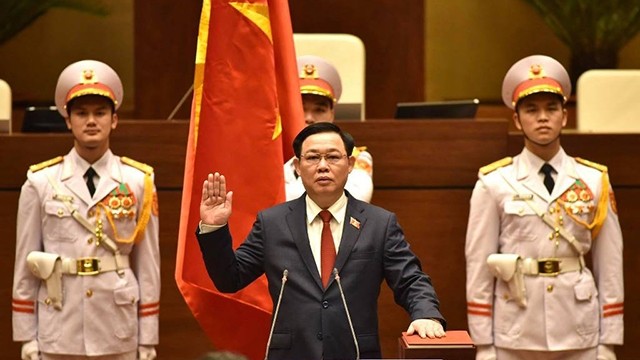 国国会主席王廷惠宣誓就职。（陈海 摄）