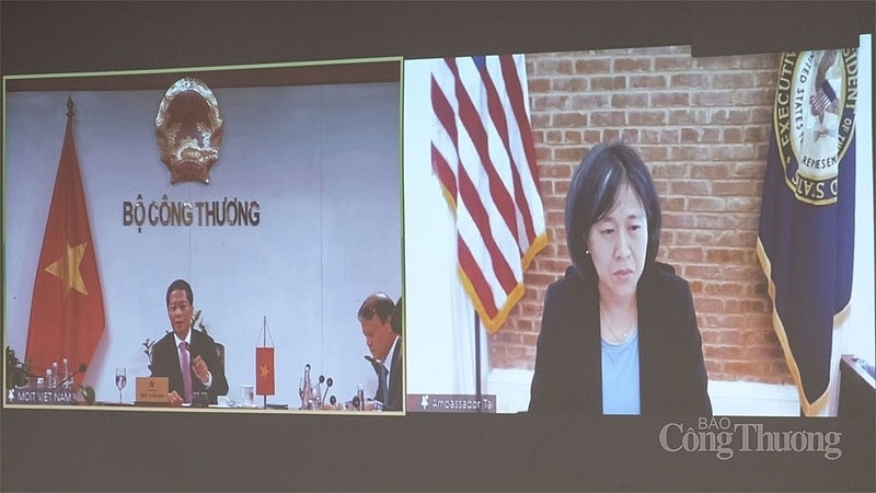 陈俊英部长表同美国贸易代表戴琪举行电话会谈。（图片来源：工贸部官网）