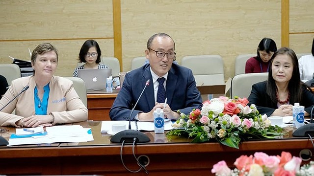 联合国儿童基金会、世界卫生组织、联合国人口基金会驻越南代表处首席代表举行工作会议。