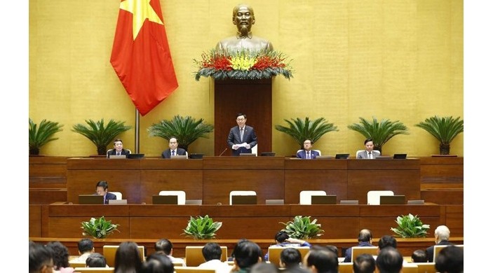 国会主席王廷惠在会上发表讲话。